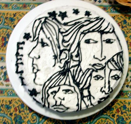 Revolver_Cake_by_black_tounge.jpg