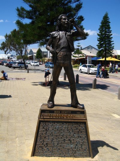 statue-2.jpg