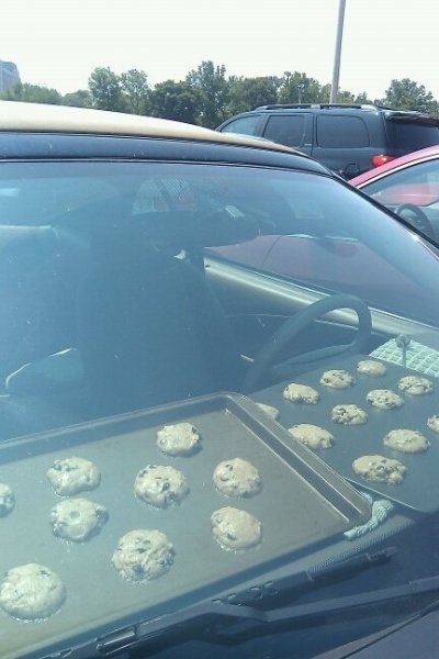 baking+cookies+in+my+car.jpg