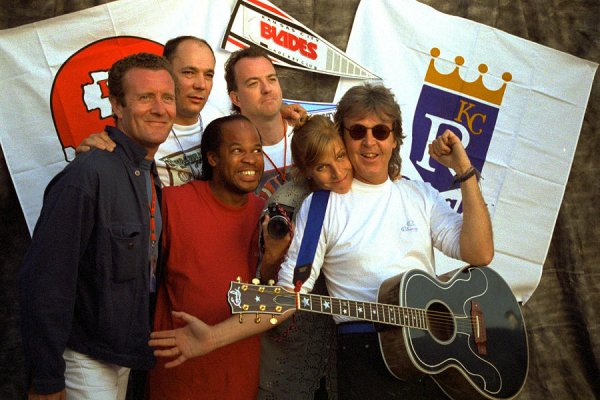 group-kc-1993-off-the-ground-tour-timothy-bischoff.jpg