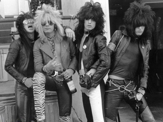 Motley-crue-motley-crue-24588167-800-600.jpg