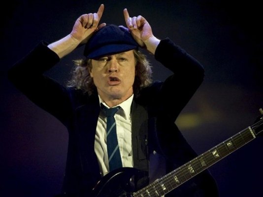 AC-DC-Angus-Young-in-Zurich.jpg