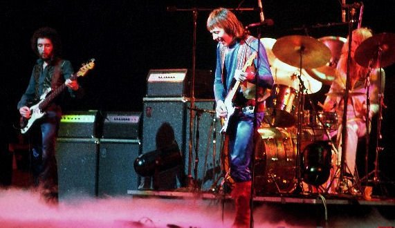 RobinTrower%2BBand%2BOnstage.jpg