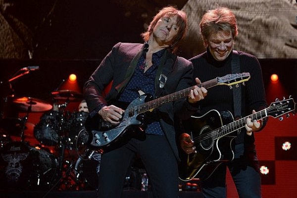 Bon-Jovi-Richie-Sambora-Larry-Busacca.jpg