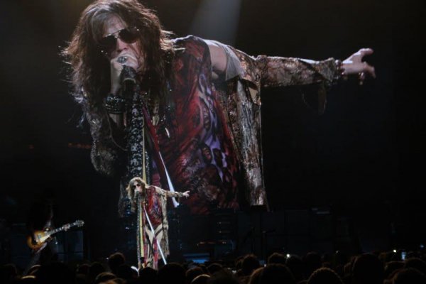 Aerosmith.Steven+Tyler.promoFB.1217-12.jpg