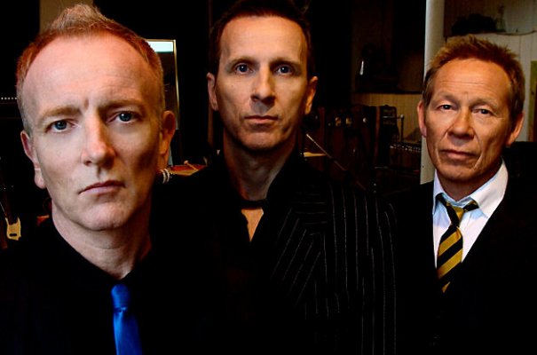 philcollen-manraze1.jpg