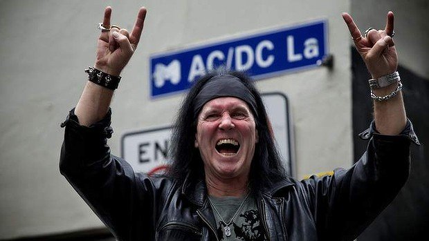 am-w-acdc-20131229214749593270-620x349.jpg
