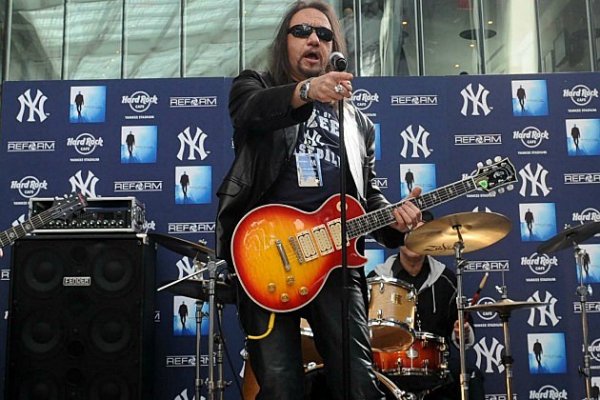 Ace-Frehley.jpg Ace-Frehley.jpg