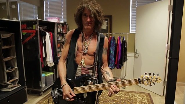 joeperryguitar2014_638.jpg