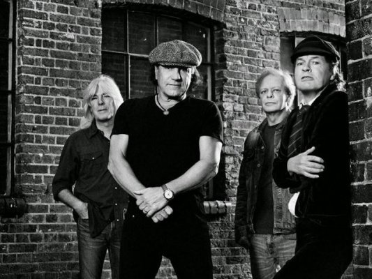 acdcpressphoto2014bigger_638.jpg