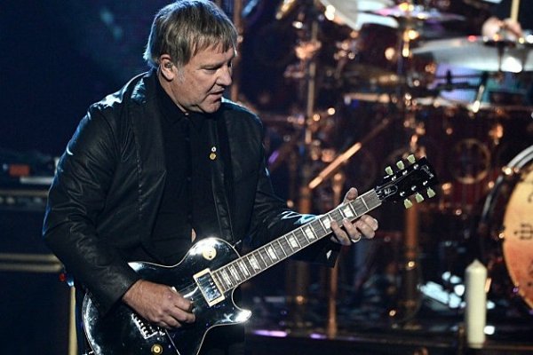 Alex-Lifeson-630x420.jpg