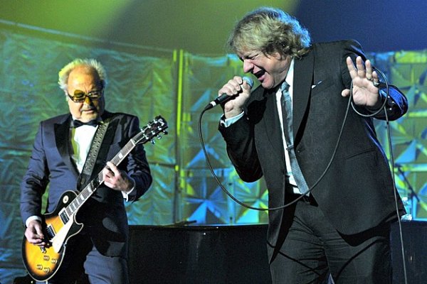 Mick-Jones-and-Lou-Gramm.jpg