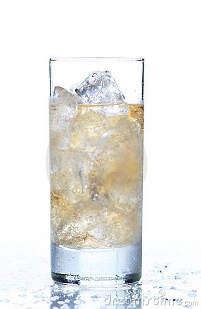 glass-refreshing-ginger-ale-11808638.jpg