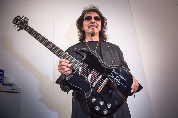 Tony-Iommi-Thomas-Lohnes.jpg Tony-Iommi-Thomas-Lohnes.jpg
