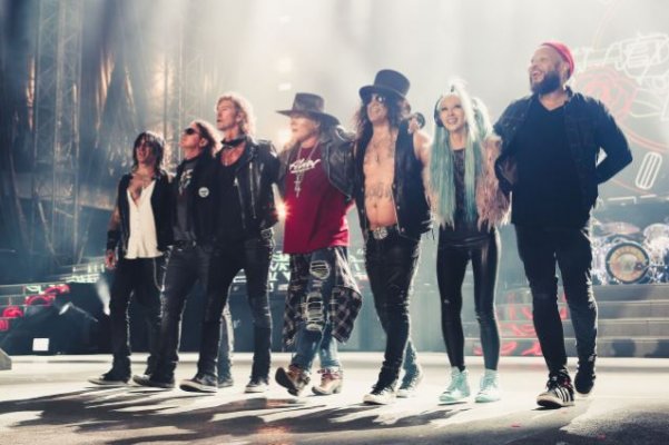 gunsnrosesfullbanddodgeraug2016topcrop_8_638.jpg