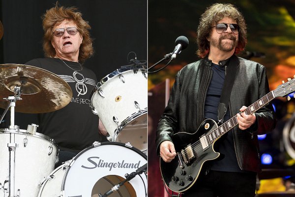 Bev-Bevan-Jeff-Lynne-Tim-P-Whitby-Ian-Gavan.jpg