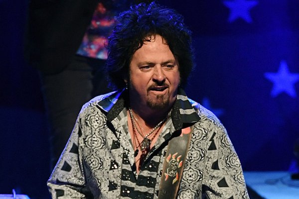 Toto-Steve-Lukather-Photo.jpg