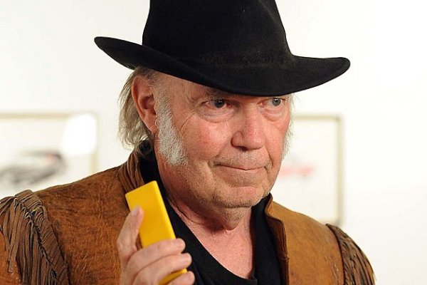 Angela-Weiss-Neil-Young-jan.jpg