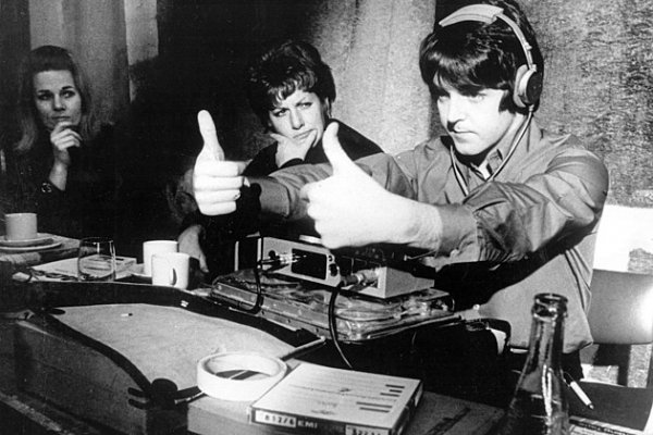 Beatles-White-Album-1968-Paul-McCartney.jpg