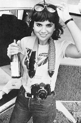 a1f08cc8101351bec5679696--linda-ronstadt-not-happy.jpg