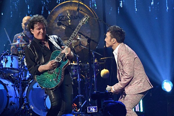 Journey-Neal-Schon-Arnel-Pineda-Photo.jpg