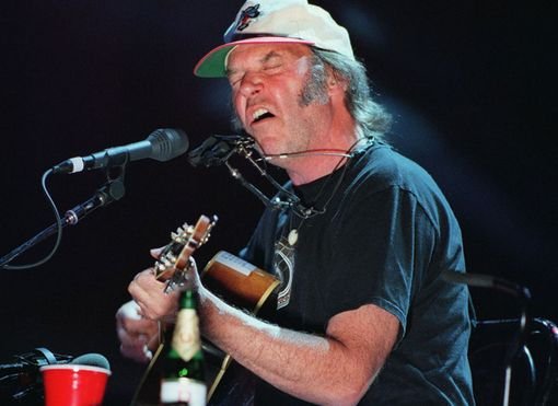 33be36289db103aaf572e895e58bdf--neil-young-guitars.jpg