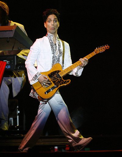 prince-funny-guitar-face.jpg