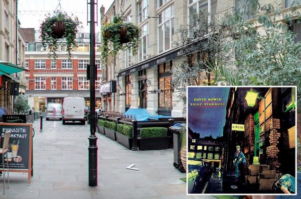 Bowie_RiseAndFallOfZiggy_StreetView_240715-920x610.jpg