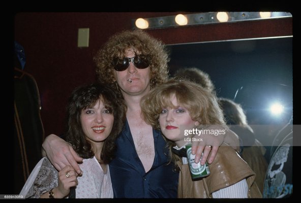 his-arms-around-his-wife-trudi-picture-id635943013.jpg