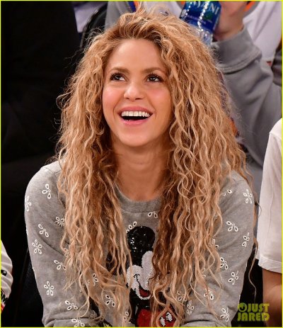 ing-their-kids-to-christmas-day-basketball-game-02.jpg