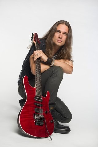 kiko-loureiro_a366431.jpg