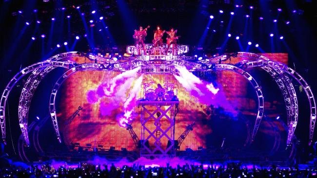 KISS-SpiderStage.jpg