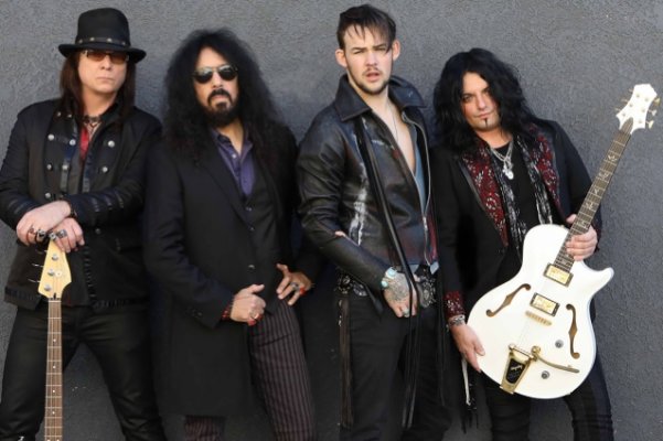 quietriotbandjan2019outside_638.jpg