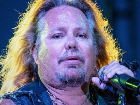 1207_vince-neil.jpg