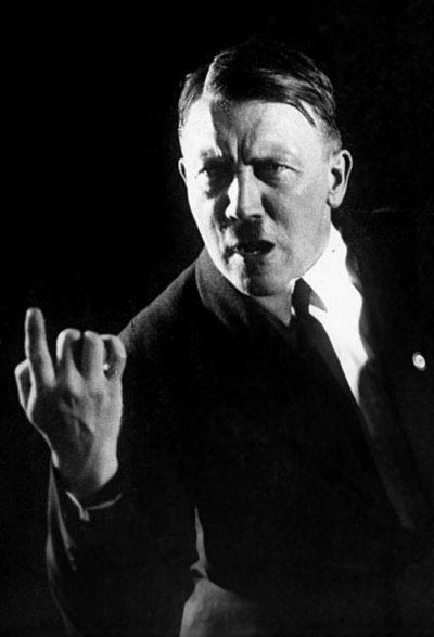 Bundesarchiv-Bild-102-13774-Adolf-Hitler.jpg