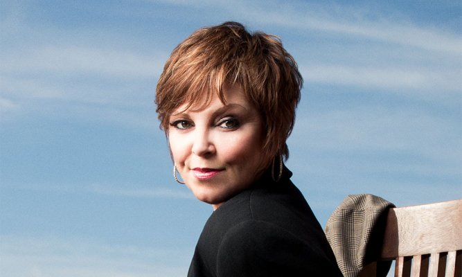 Pat-Benatar-Travis-Shinn.jpg