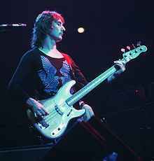 220px-Denny_Laine_-_Wings_-_1976.jpg