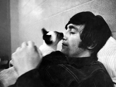 johnlennonwithcat.jpg