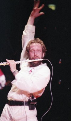 JethroTull(10-9-1980(c)BillO'Leary)004.jpg