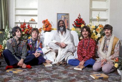 beatles in india2.jpg