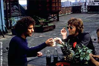 Abbie_Hoffman_and_John_Lennon.jpg