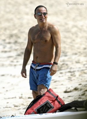 bruce-springsteen-st-barths-photos-01132010-018-430x591.jpg