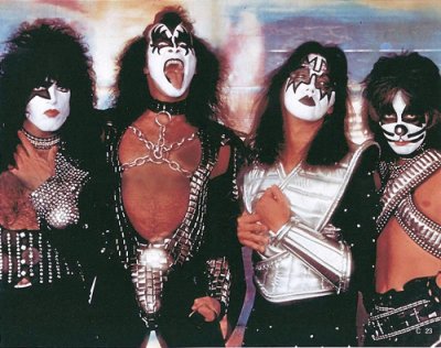 KISS-kiss-18774356-500-396.jpg