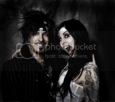 NIKKISIXXANDKATVOND2.jpg