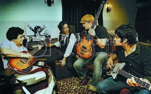 QUEENS_OF_THE_STONE_AGE.jpg
