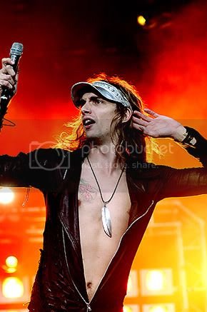 darkness-live4-0804.jpg