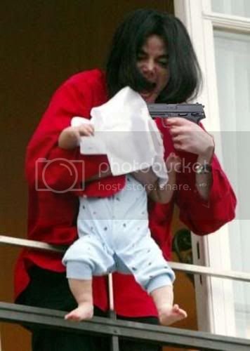 Michael-Jackson-endangers-baby.jpg