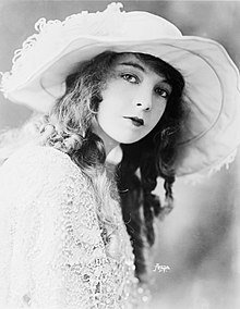 220px-Lillian_Gish-edit1.jpg 220px-Lillian_Gish-edit1.jpg