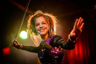 Lindsey-Stirling-lindsey-stirling-32952909-960-640.jpg