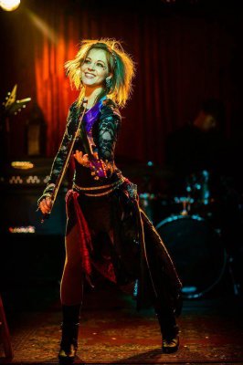 Lindsey-Stirling-lindsey-stirling-32952872-640-960.jpg